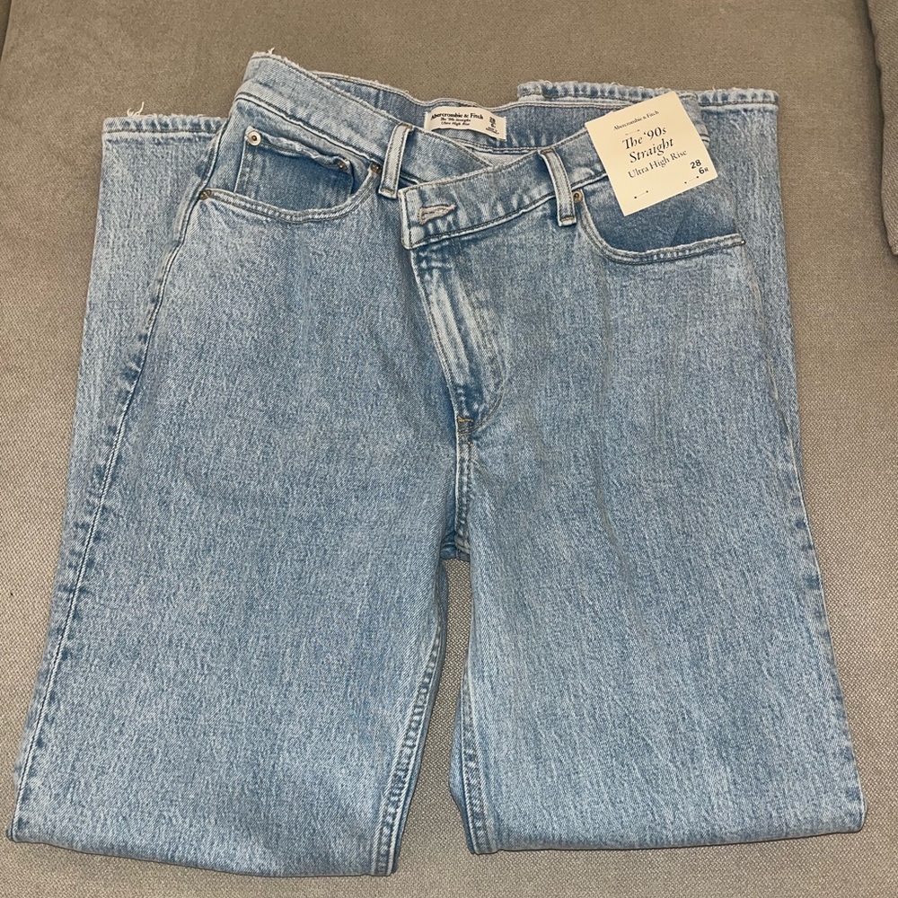 Abercrombie 90s straight high rise jeans size 6